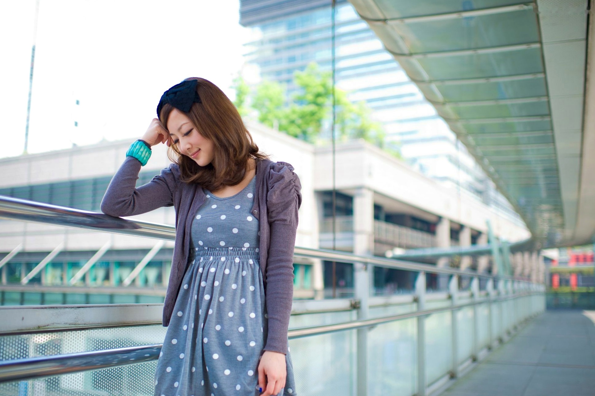 Gallery - 台湾正妹张允霏《城市漫游》户外甜美写真，清新少女优雅漫步都市街头台湾清新治愈系户外女神 张凯洁女神私房照_秀色女神 - image 13