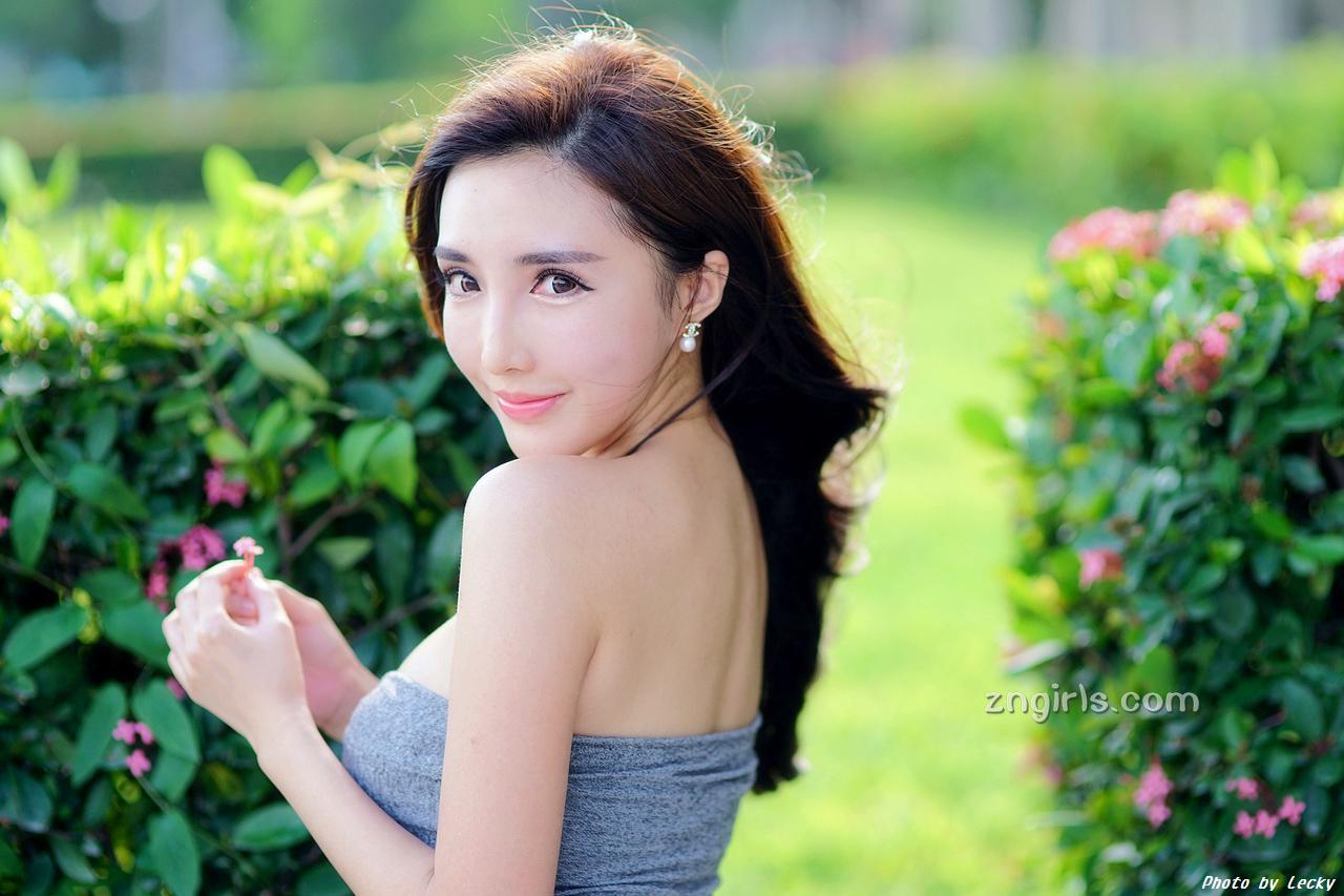 赵芸- 成熟女人户外写真系列七