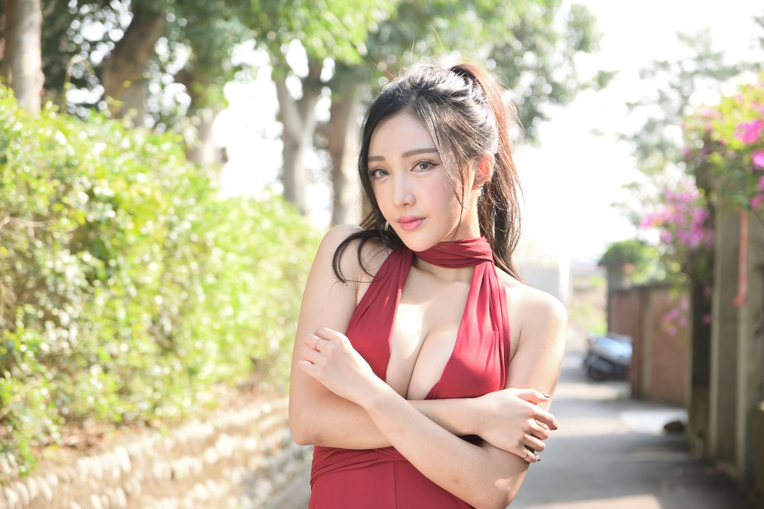 赵芸- 成熟女人写真之汽车修理工