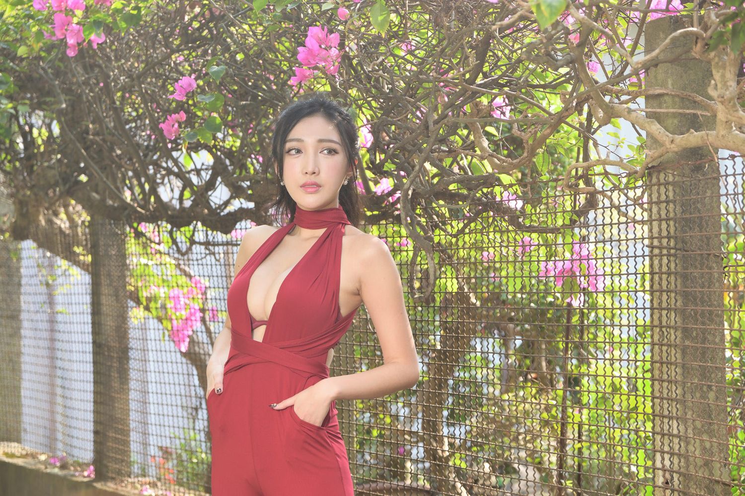 赵芸- 成熟女人写真之汽车修理工