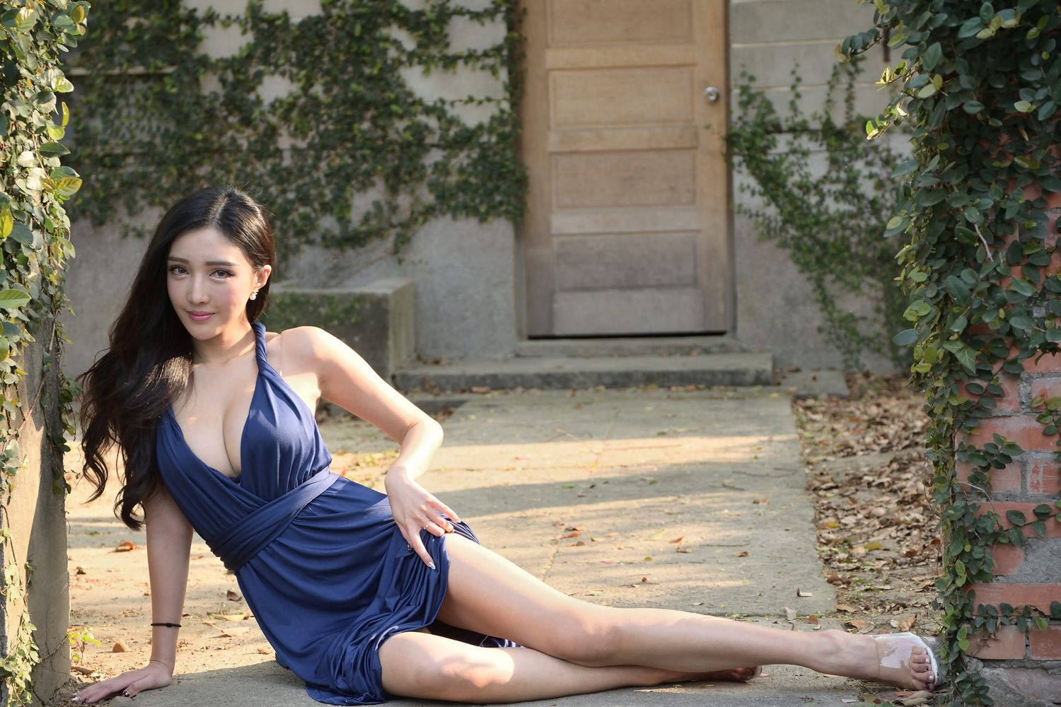 赵芸- 成熟女人写真之汽车修理工