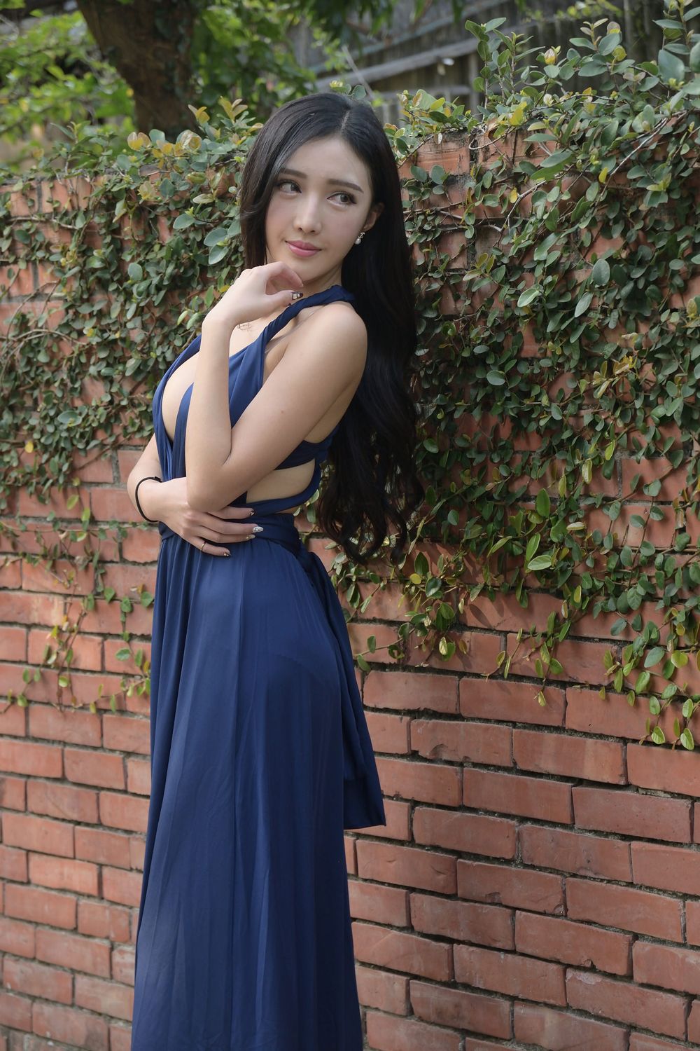 赵芸- 成熟女人写真之汽车修理工