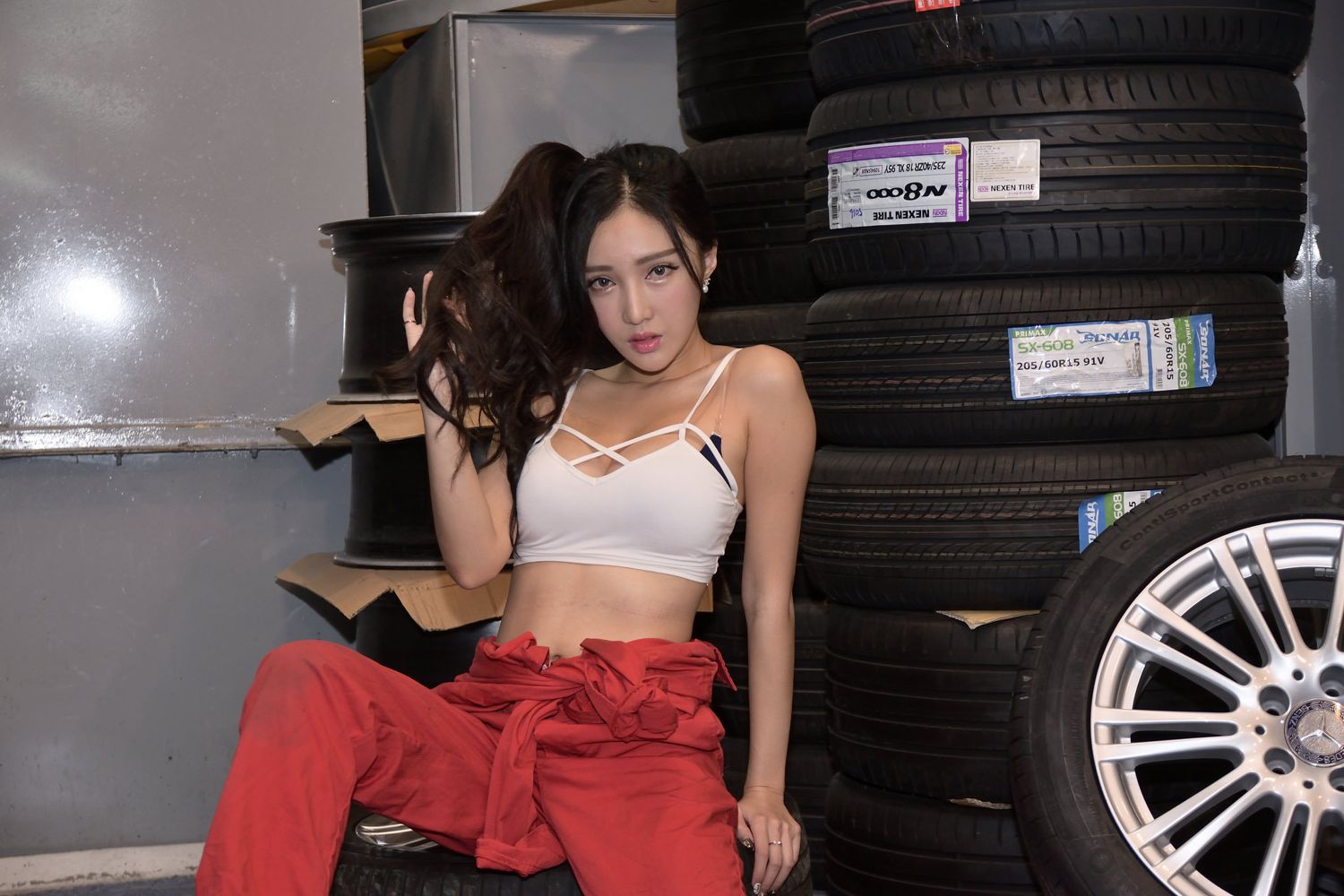 赵芸- 成熟女人写真之汽车修理工