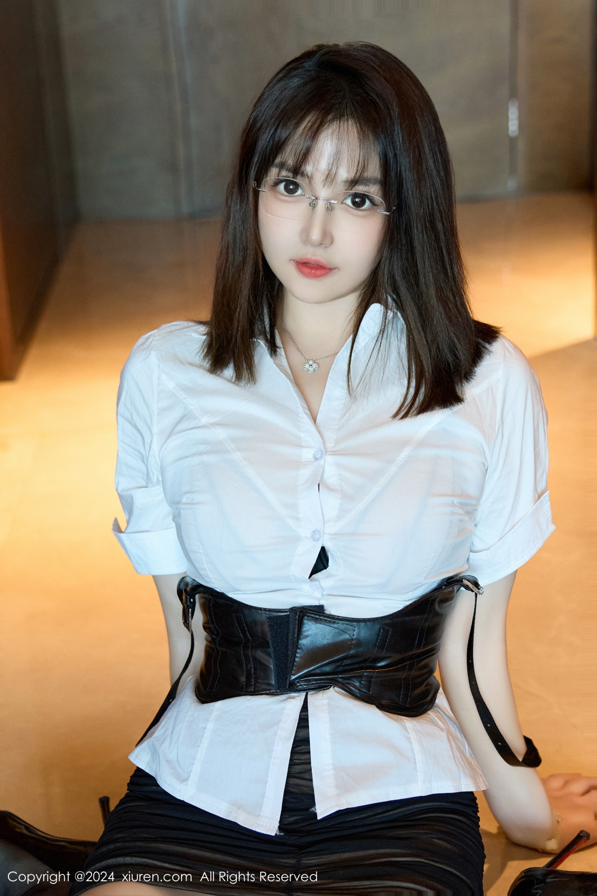 [XiuRen]高清写真图 2024.09.03 No.9104 养乐多Doll 黑丝美腿