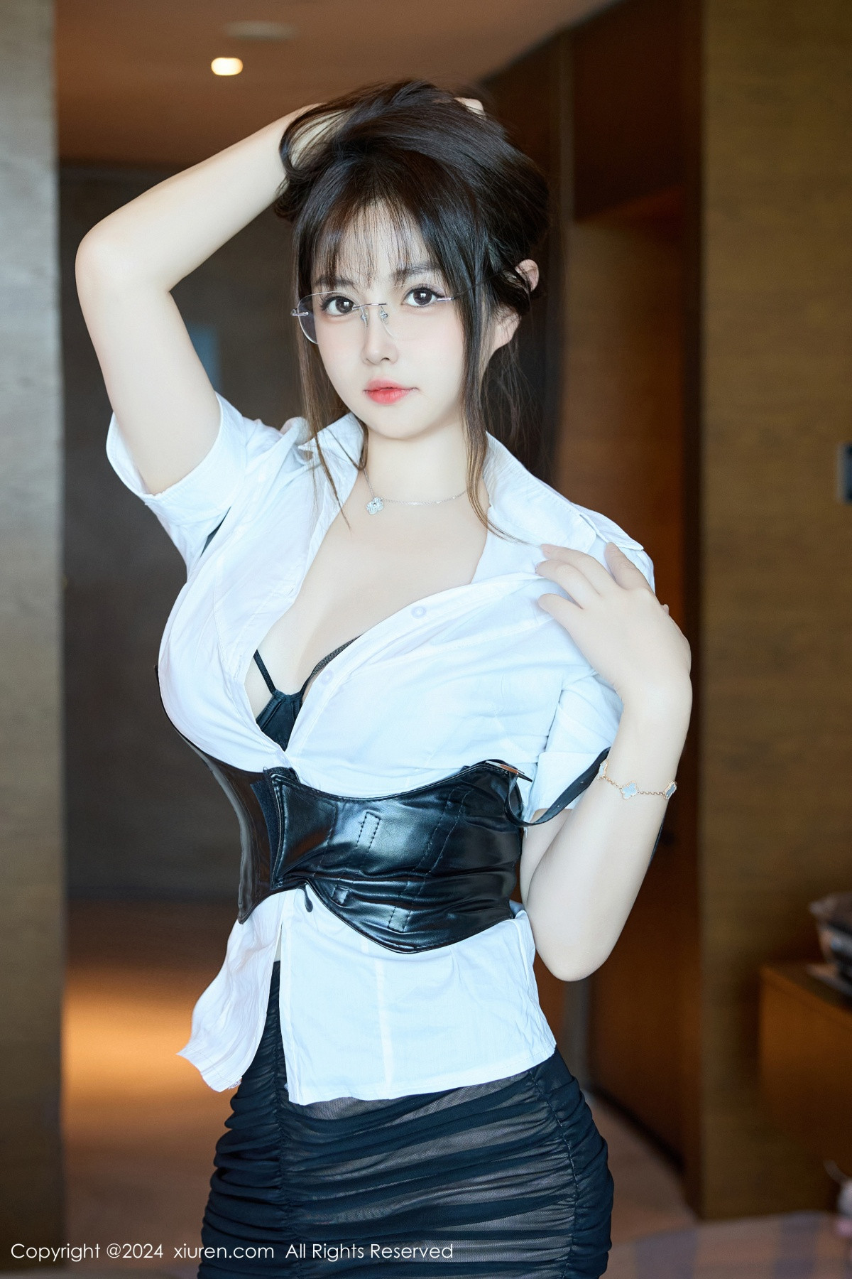 [XiuRen]高清写真图 2024.09.03 No.9104 养乐多Doll 黑丝美腿