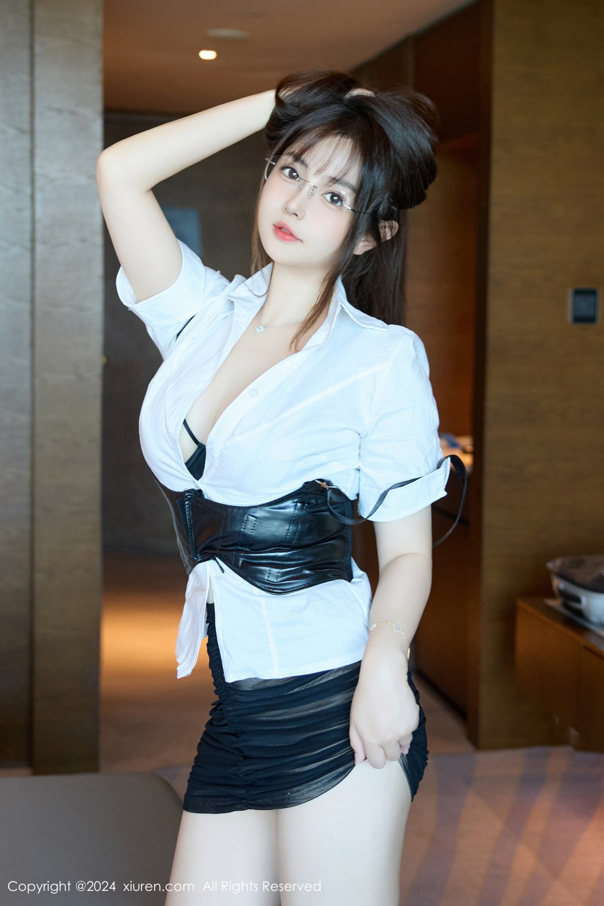 [XiuRen]高清写真图 2024.09.03 No.9104 养乐多Doll 黑丝美腿