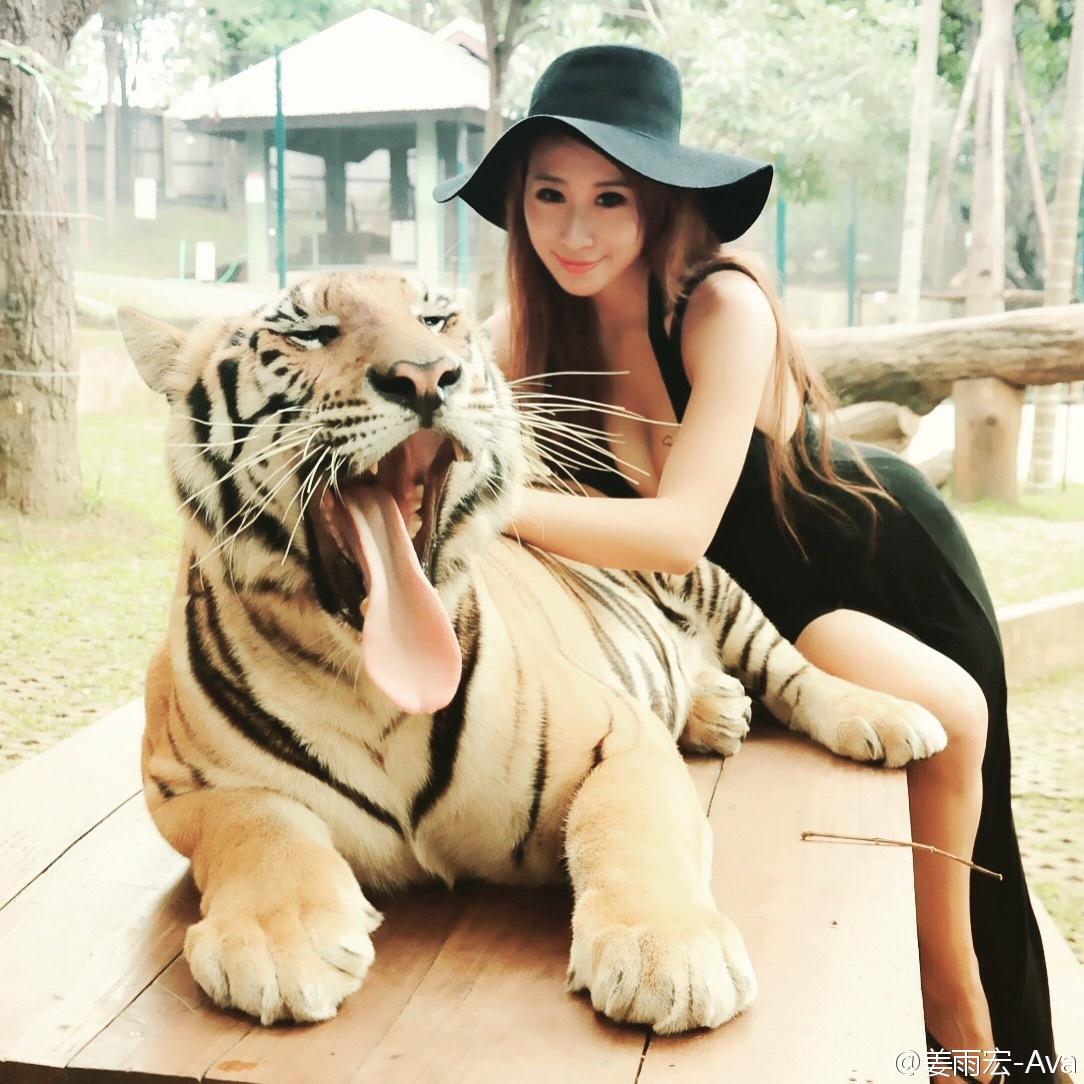 姜雨宏Ava 性感火辣比基尼美图