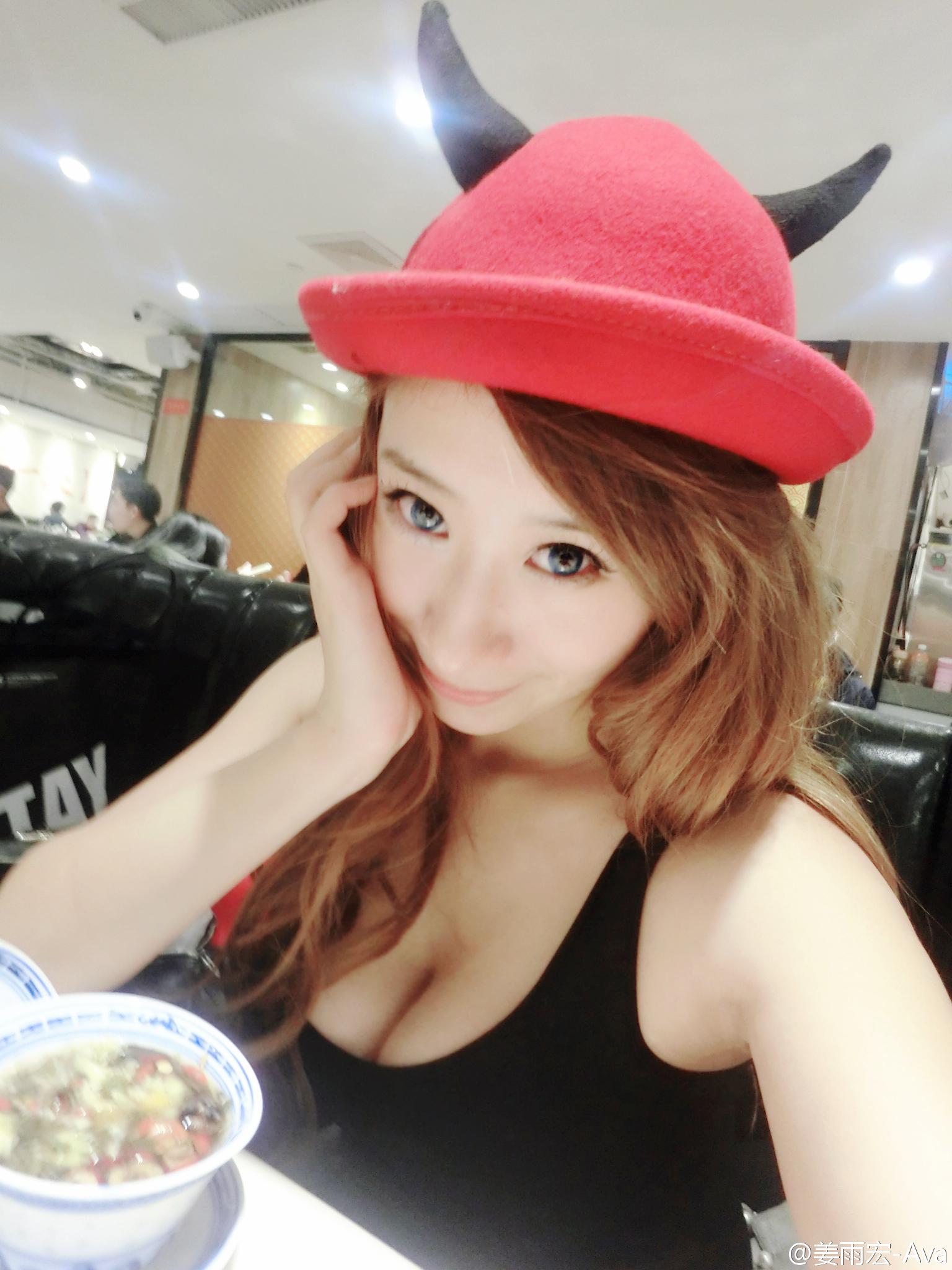 姜雨宏Ava 性感火辣比基尼美图