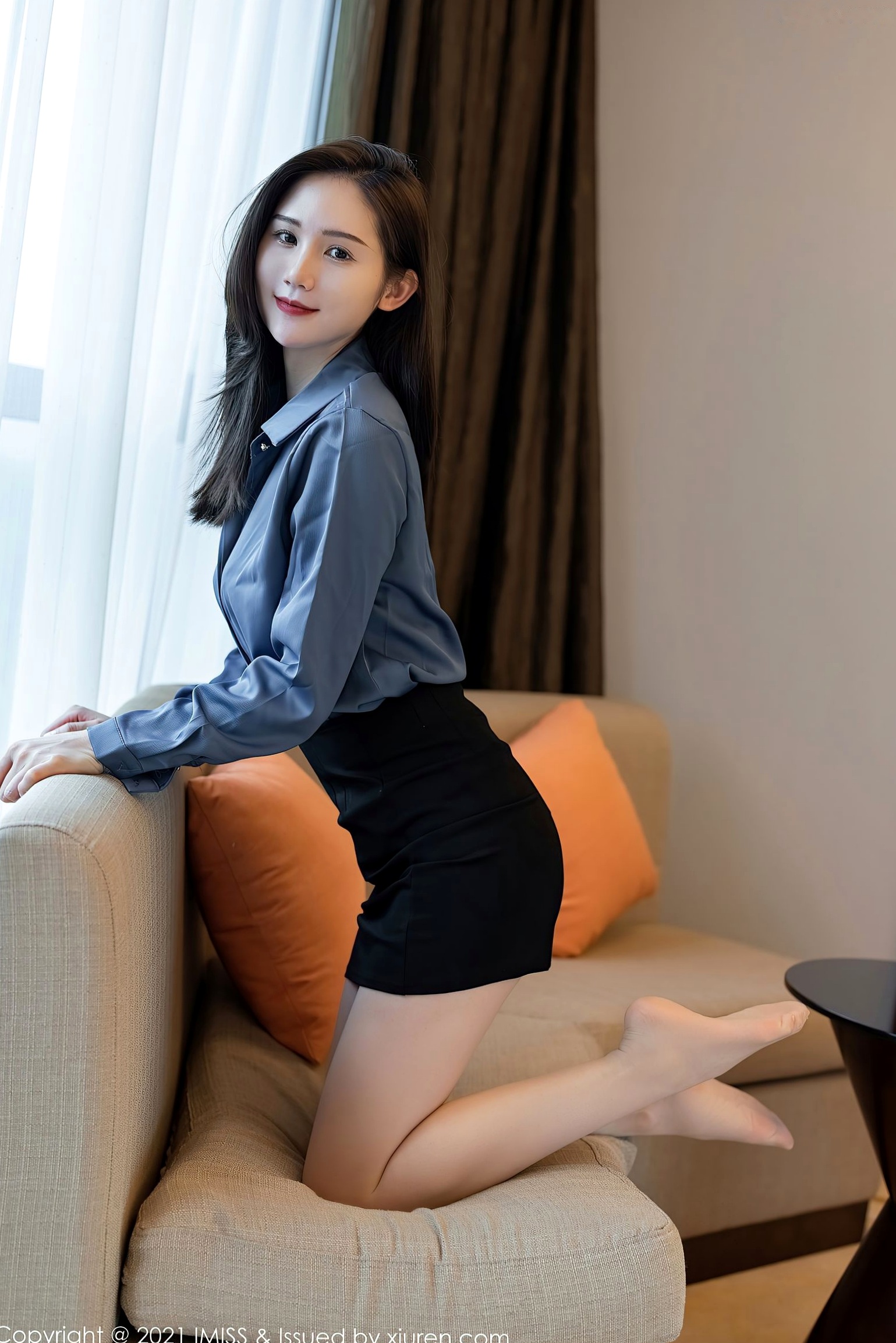 Gallery - IMiss爱蜜社 - Honey Club -577-Sisy思：都市OL职业装系，灰衬衫黑短裙尽显职场魅力，知性与性感的极致诱惑，绝美私房写真爱蜜社 - Honey Club 性感诱惑气质私房照 SISY思女神私房照_秀色女神 - image 24