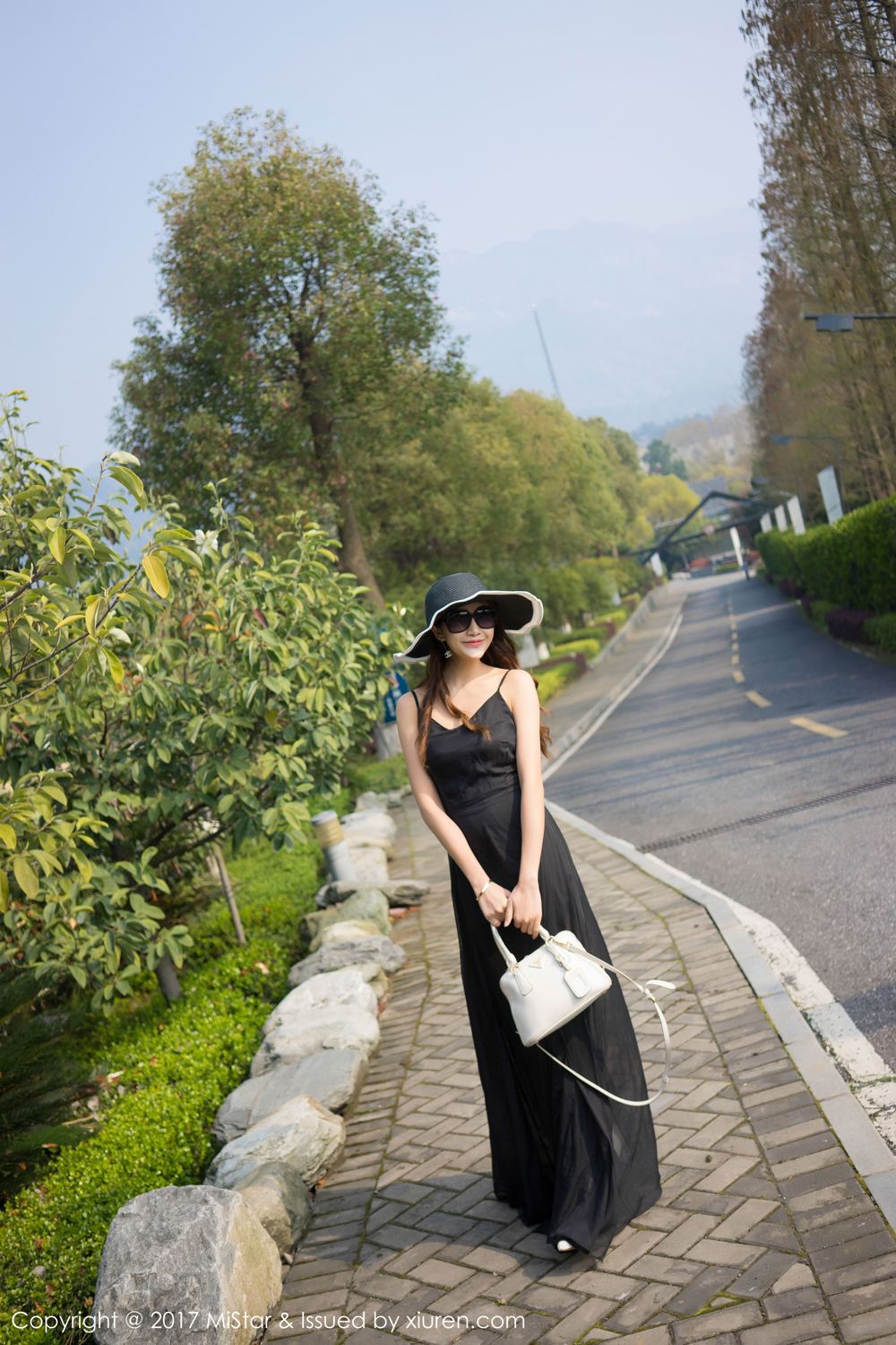 颜值美女小蕾蕾 黄色长裙蓝色吊带