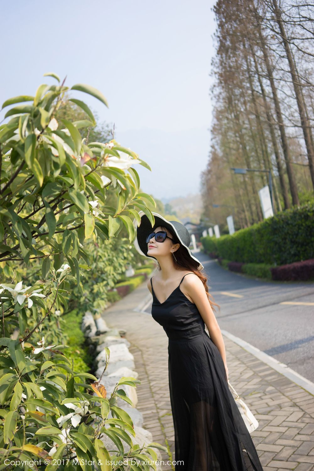 颜值美女小蕾蕾 黄色长裙蓝色吊带