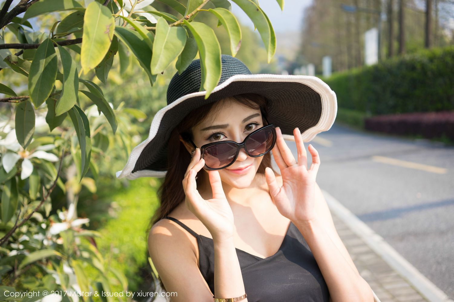 颜值美女小蕾蕾 黄色长裙蓝色吊带