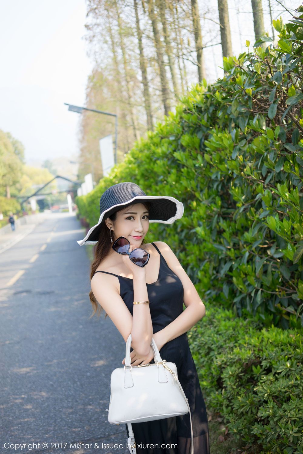 颜值美女小蕾蕾 黄色长裙蓝色吊带