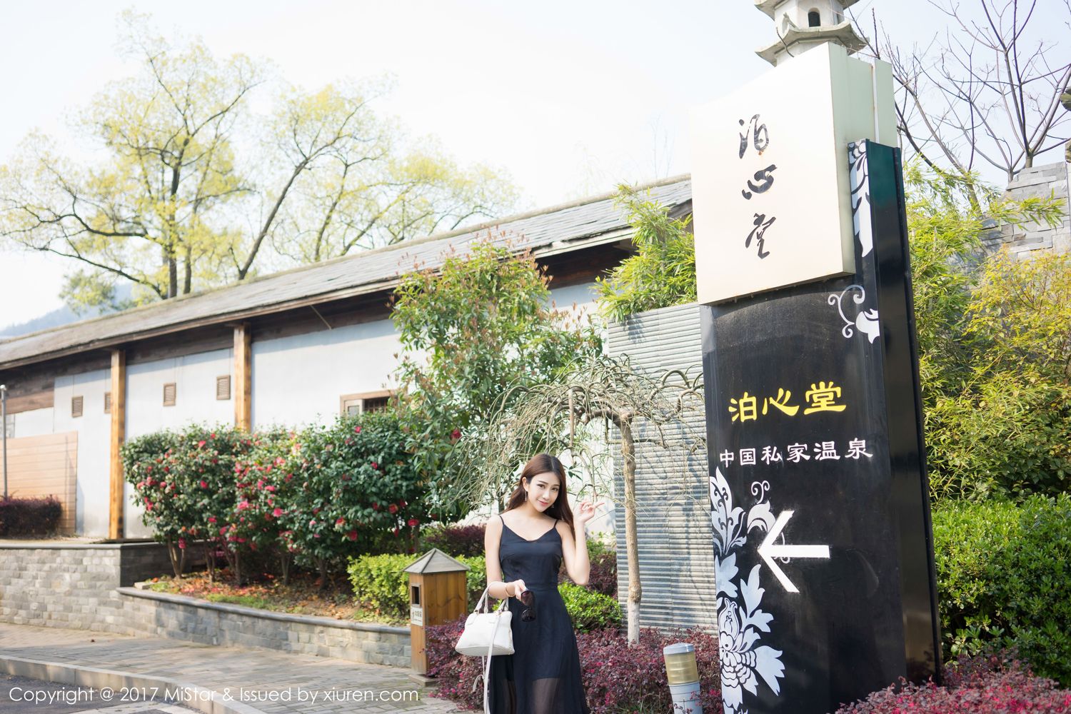 颜值美女小蕾蕾 黄色长裙蓝色吊带