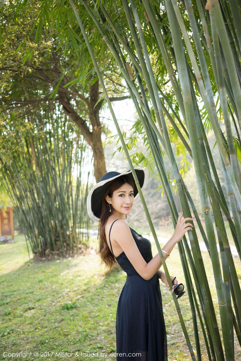 颜值美女小蕾蕾 黄色长裙蓝色吊带