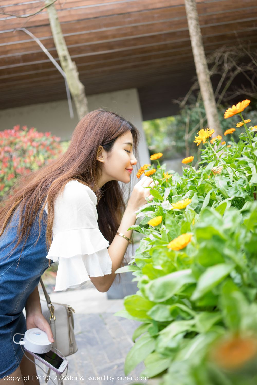 颜值美女小蕾蕾 黄色长裙蓝色吊带