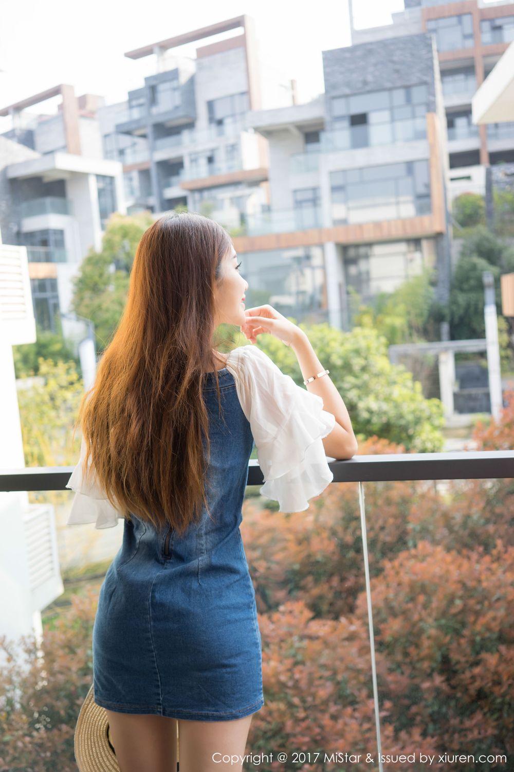颜值美女小蕾蕾 黄色长裙蓝色吊带