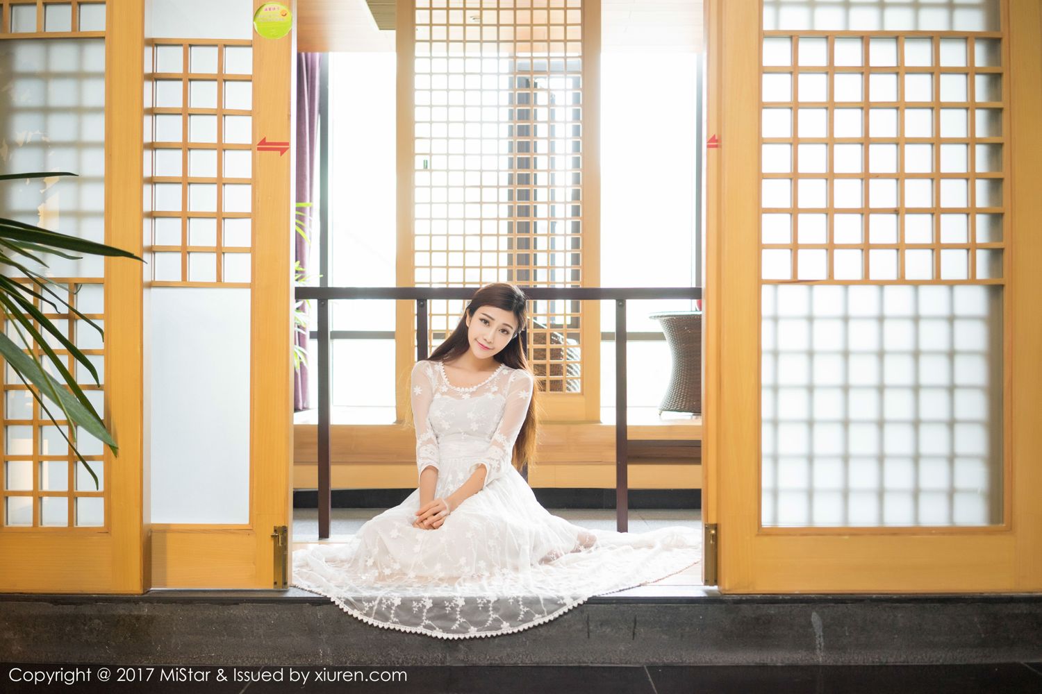 颜值美女小蕾蕾 黄色长裙蓝色吊带