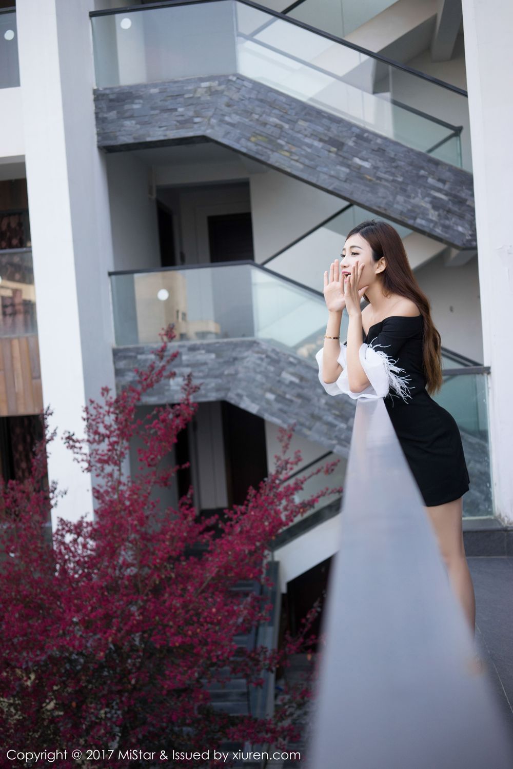 颜值美女小蕾蕾 黄色长裙蓝色吊带