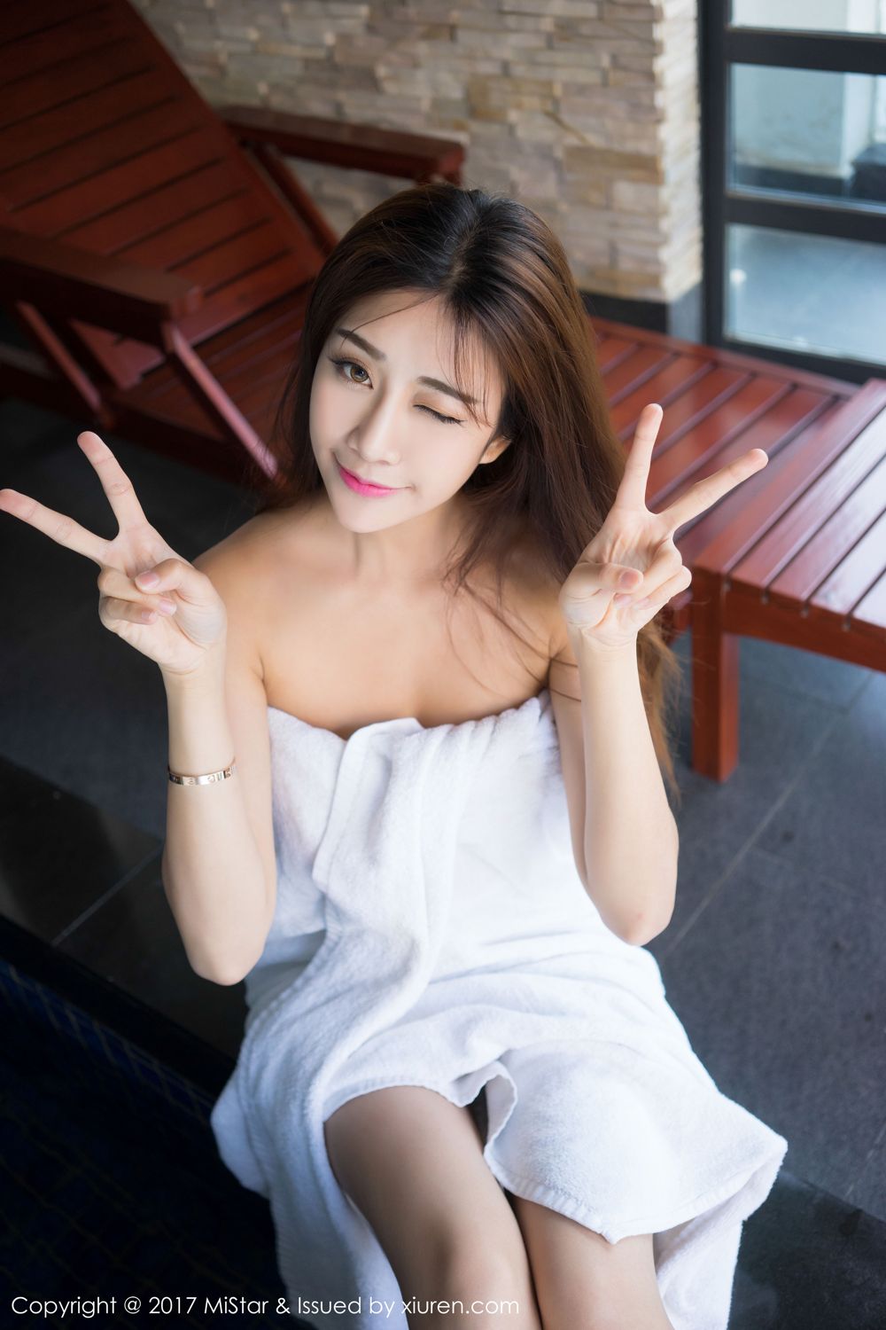 颜值美女小蕾蕾 黄色长裙蓝色吊带