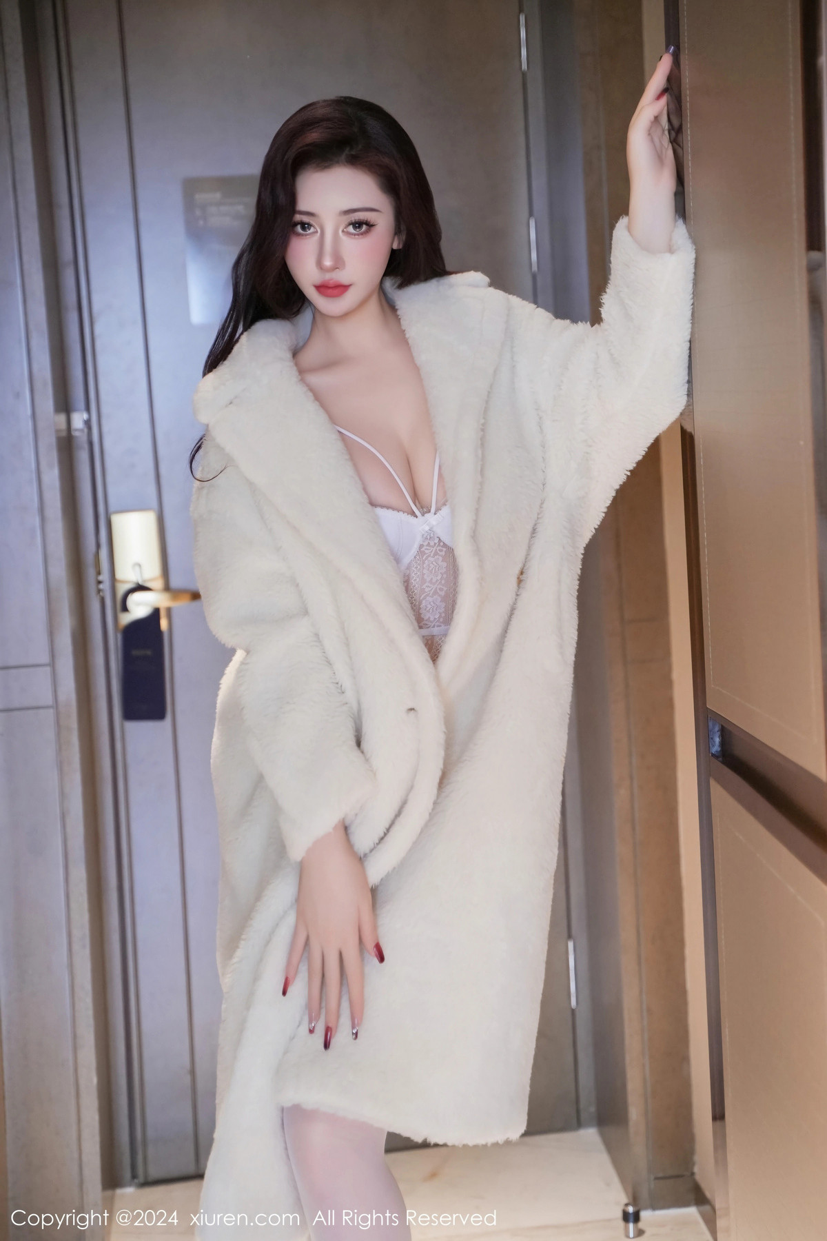 [XiuRen]高清写真图 2024.01.18 No.7978 蕾蕾醒了没 新人美臀