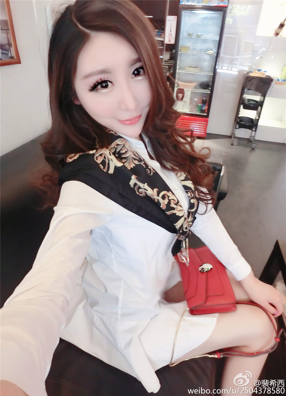 裴希西 大奶美女感自拍美图
