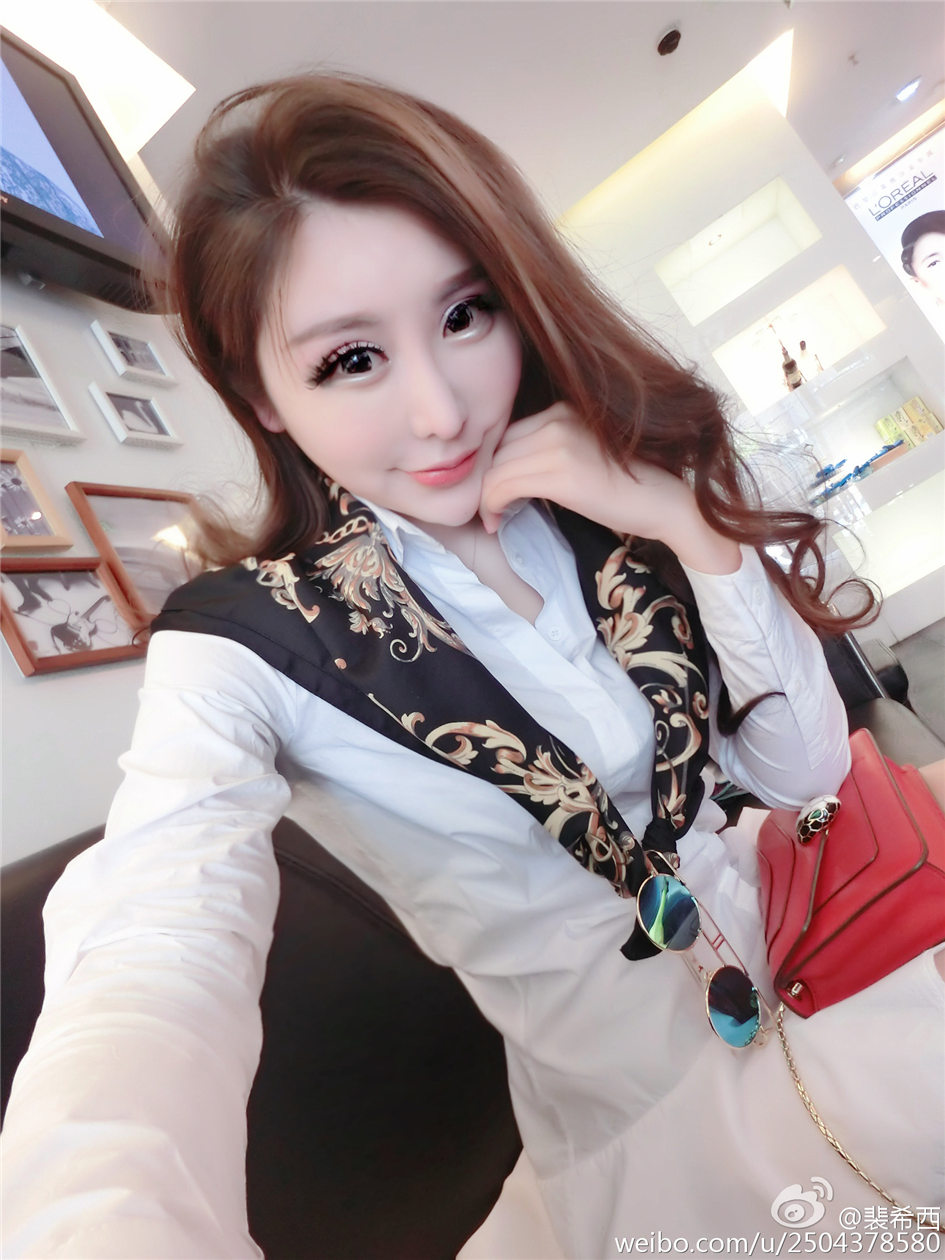 裴希西 大奶美女感自拍美图