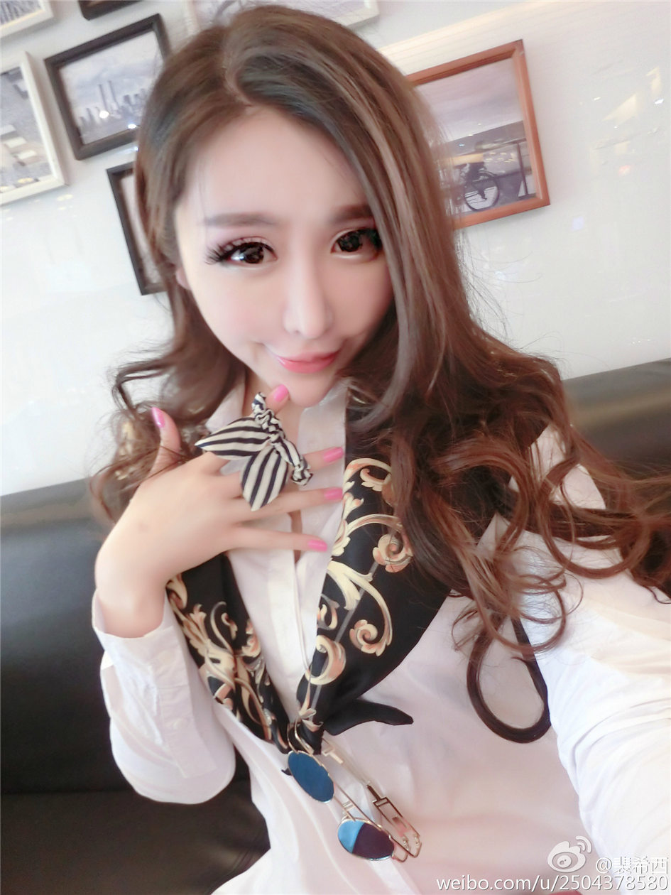 裴希西 大奶美女感自拍美图