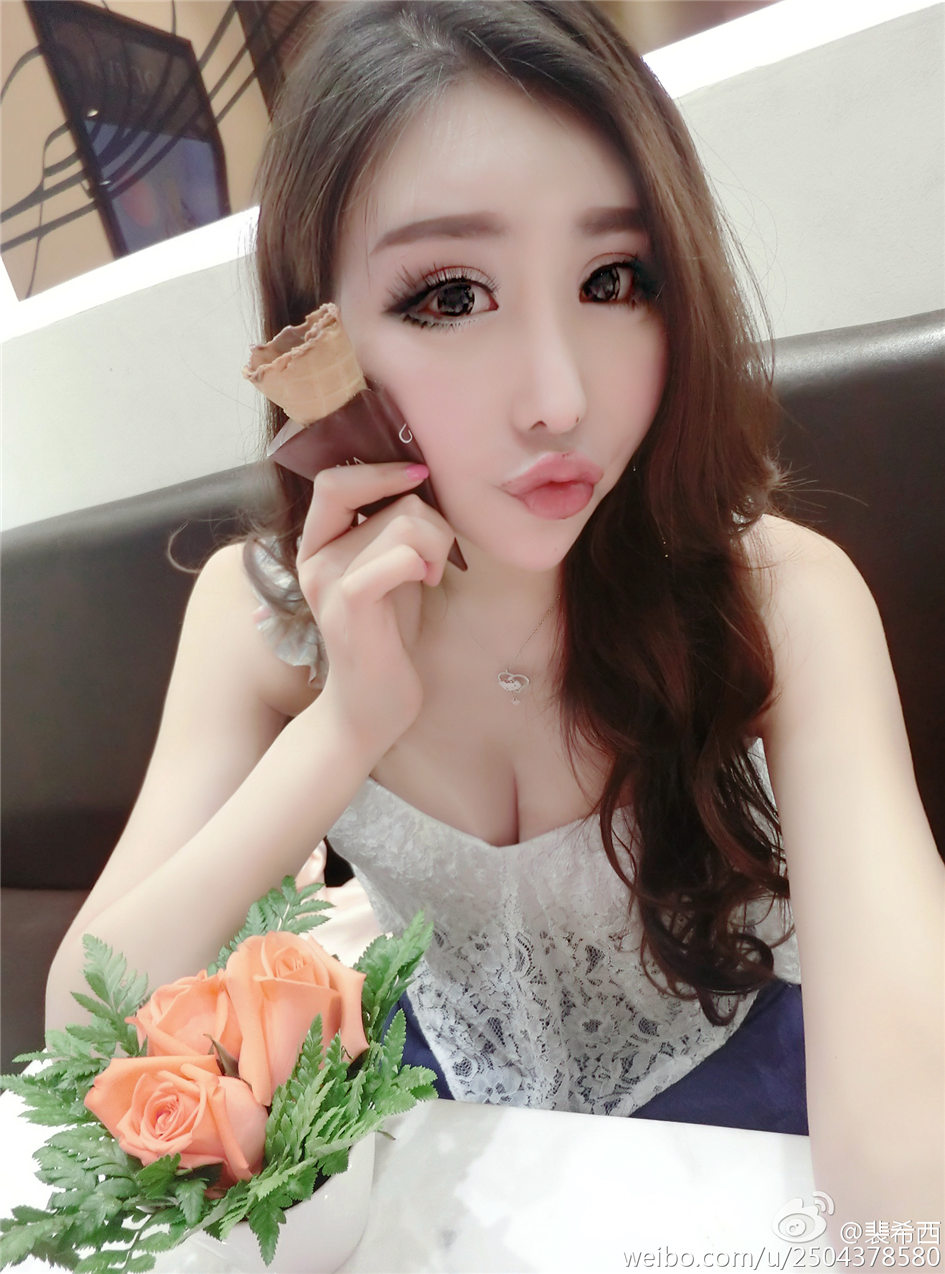 裴希西 大奶美女感自拍美图