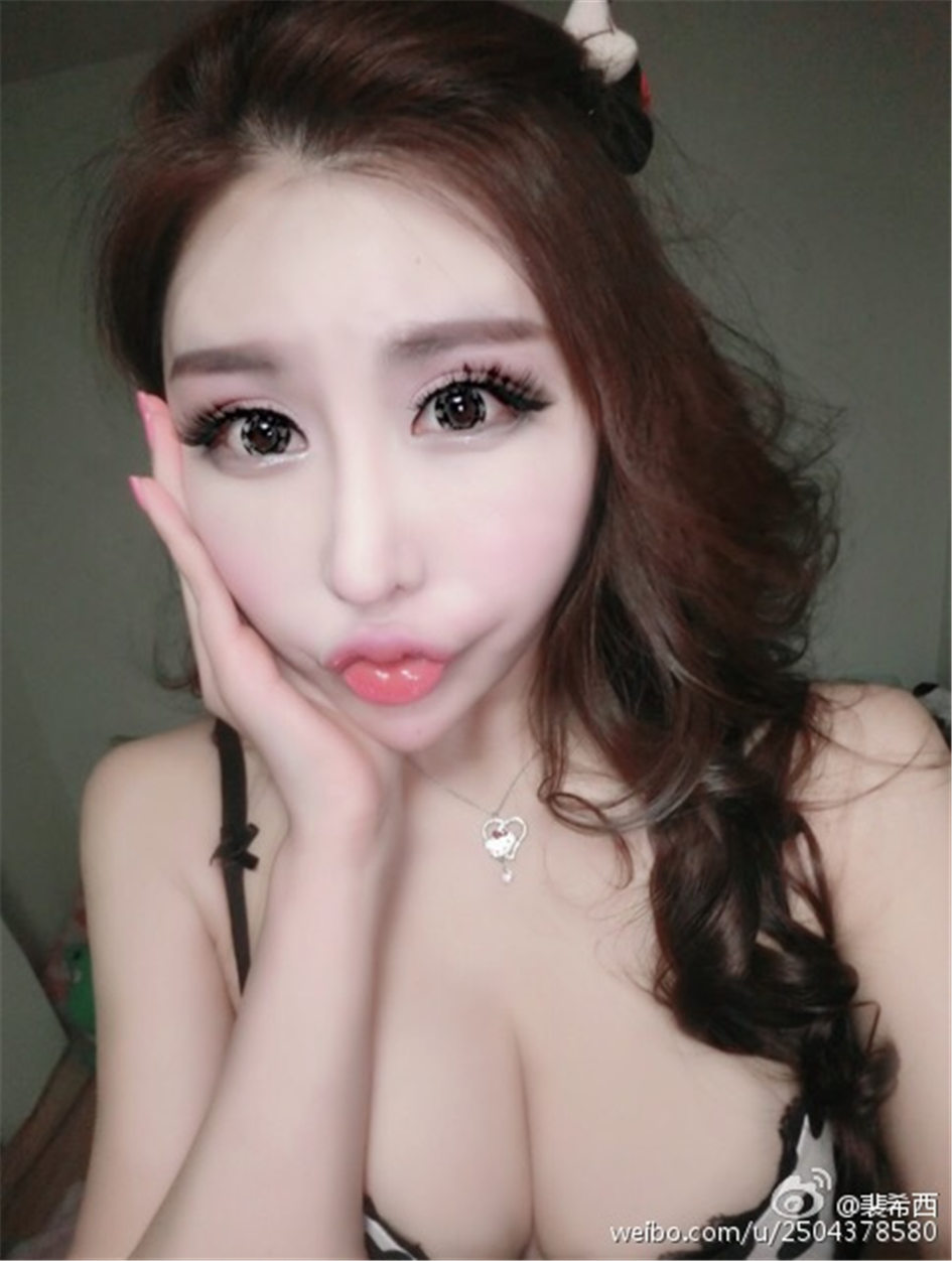 裴希西 大奶美女感自拍美图