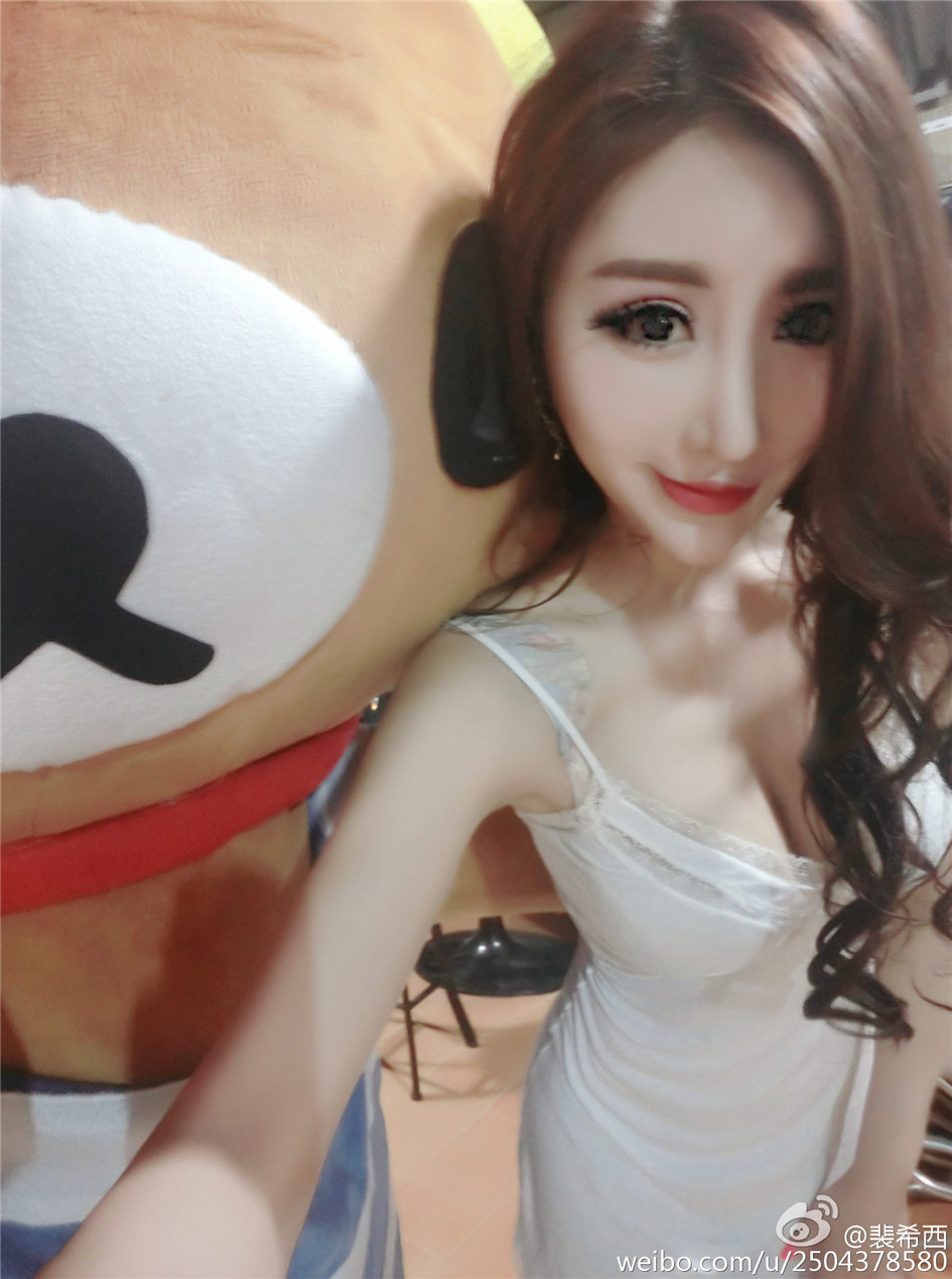 裴希西 大奶美女感自拍美图