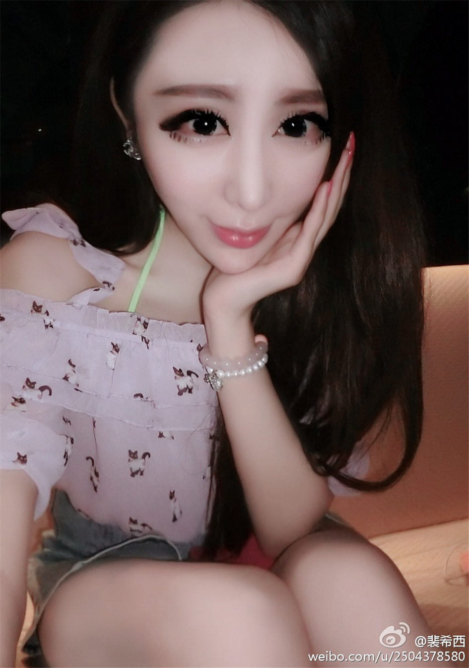 裴希西 性感小美女酥胸美乳自拍图片