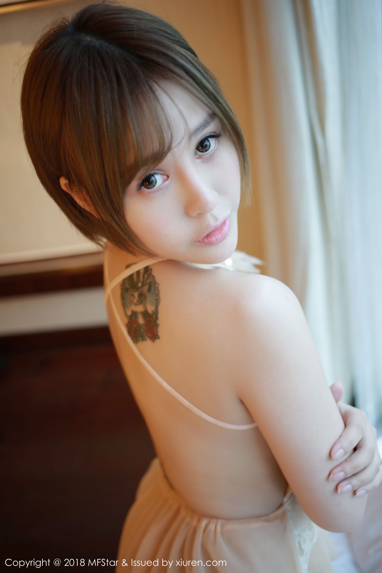清新女神Evelyn艾莉 丰满美腿完美翘臀