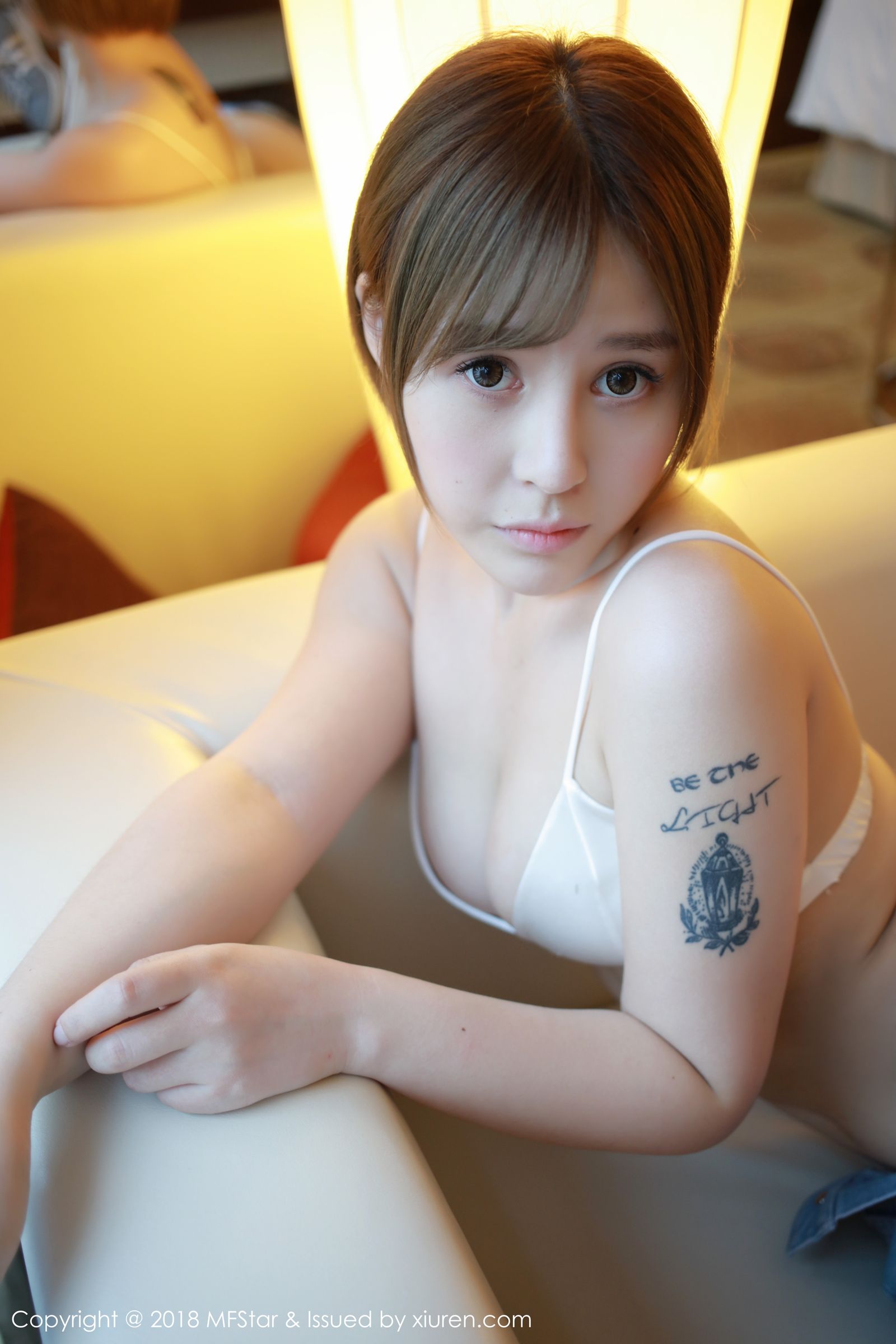 清新女神Evelyn艾莉 丰满美腿完美翘臀