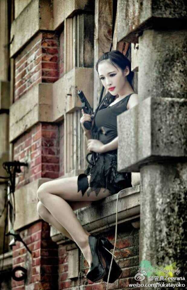 曾真Zeevana G奶女神性感写真图片