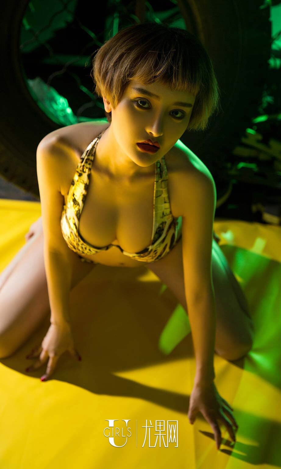 SiByl李思宁 [爱尤物]高清写真图VOL.381 暴力美学
