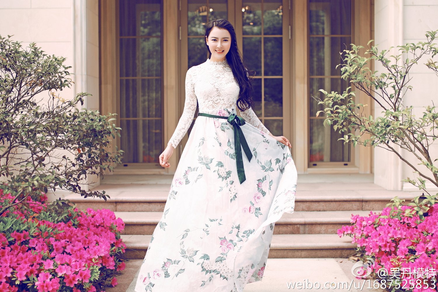 吴丹模特 气质美女复古诱惑写真图