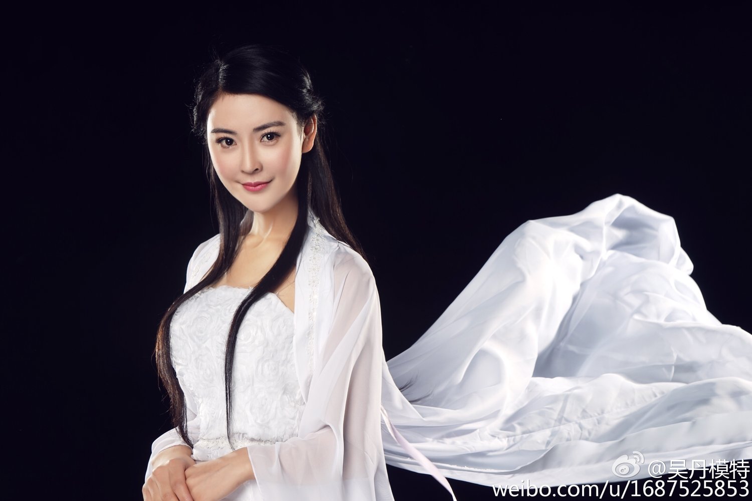 吴丹模特 气质美女复古诱惑写真图