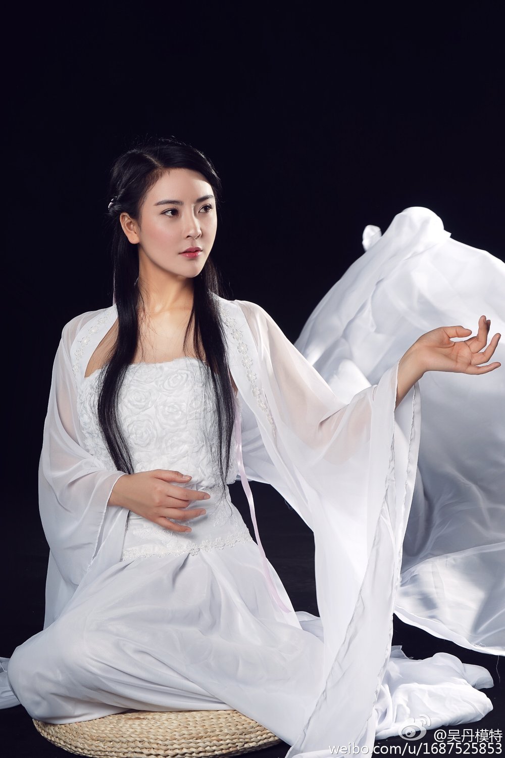 吴丹模特 气质美女复古诱惑写真图