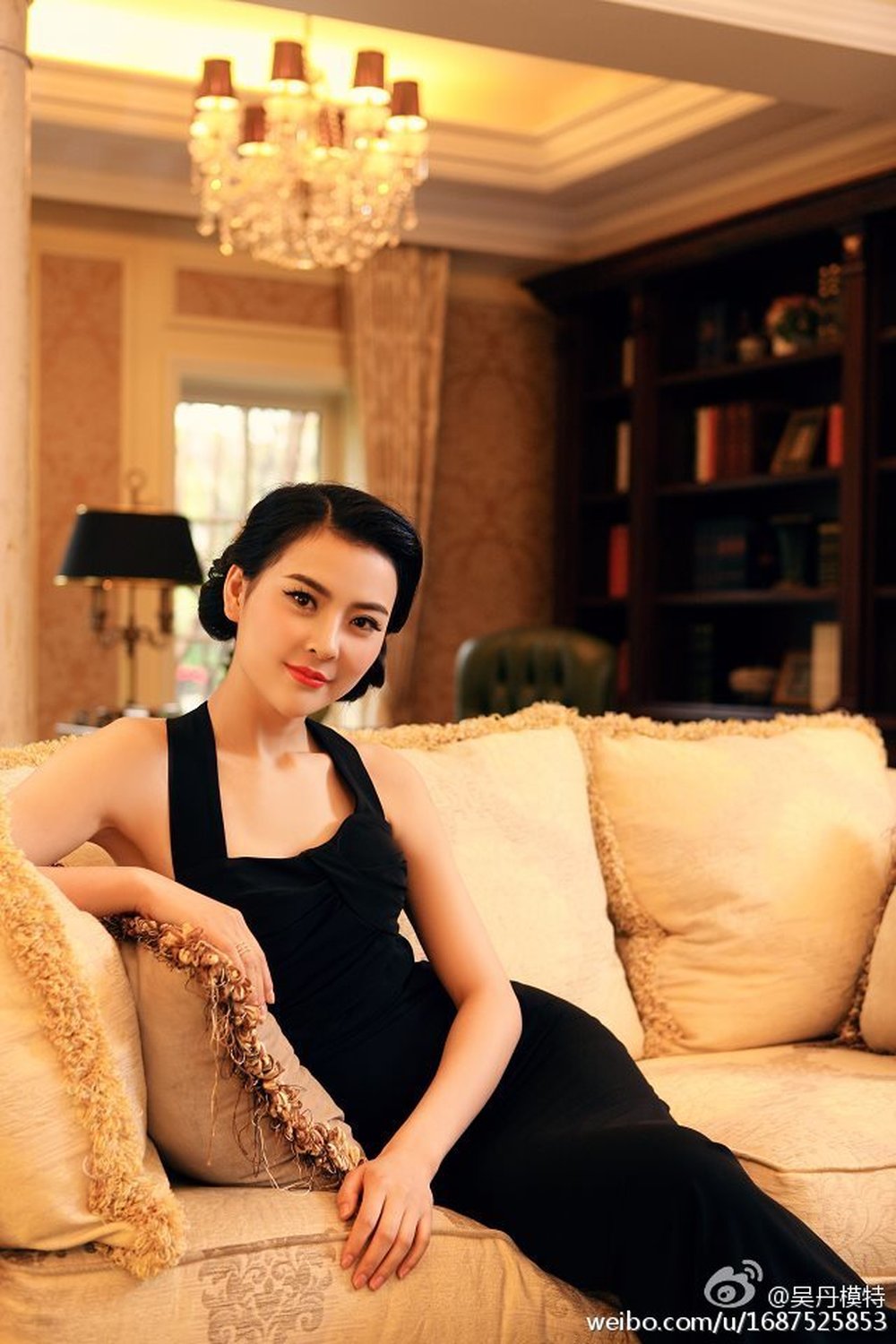 吴丹模特 气质美女复古诱惑写真图