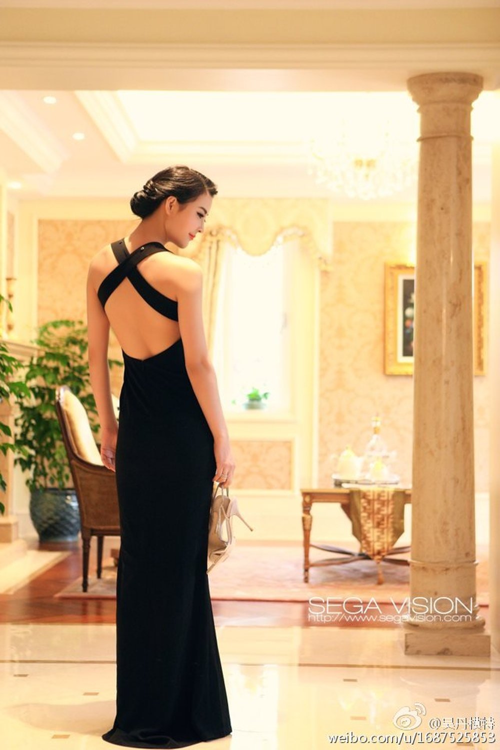 吴丹模特 气质美女复古诱惑写真图