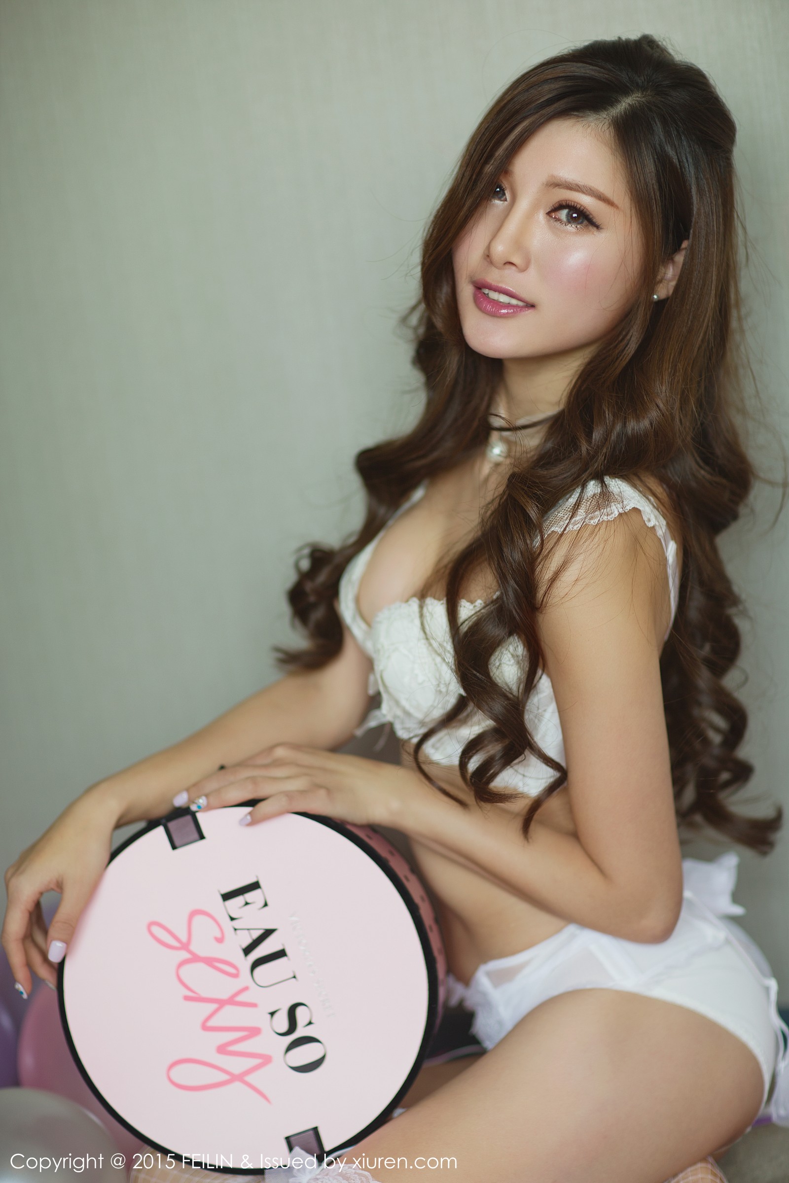 奶茶Emily [FEILIN嗲囡囡]高清写真图2015.07.27 VOL.001