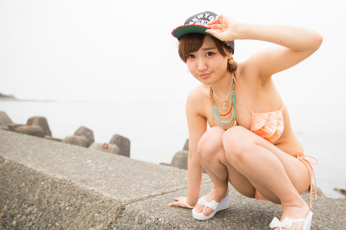 里美黎 短发美少女户外写真图