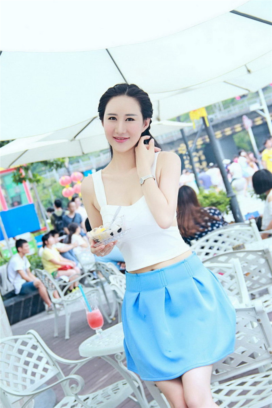 孔含冰 气质非凡车模诱人性感写真图