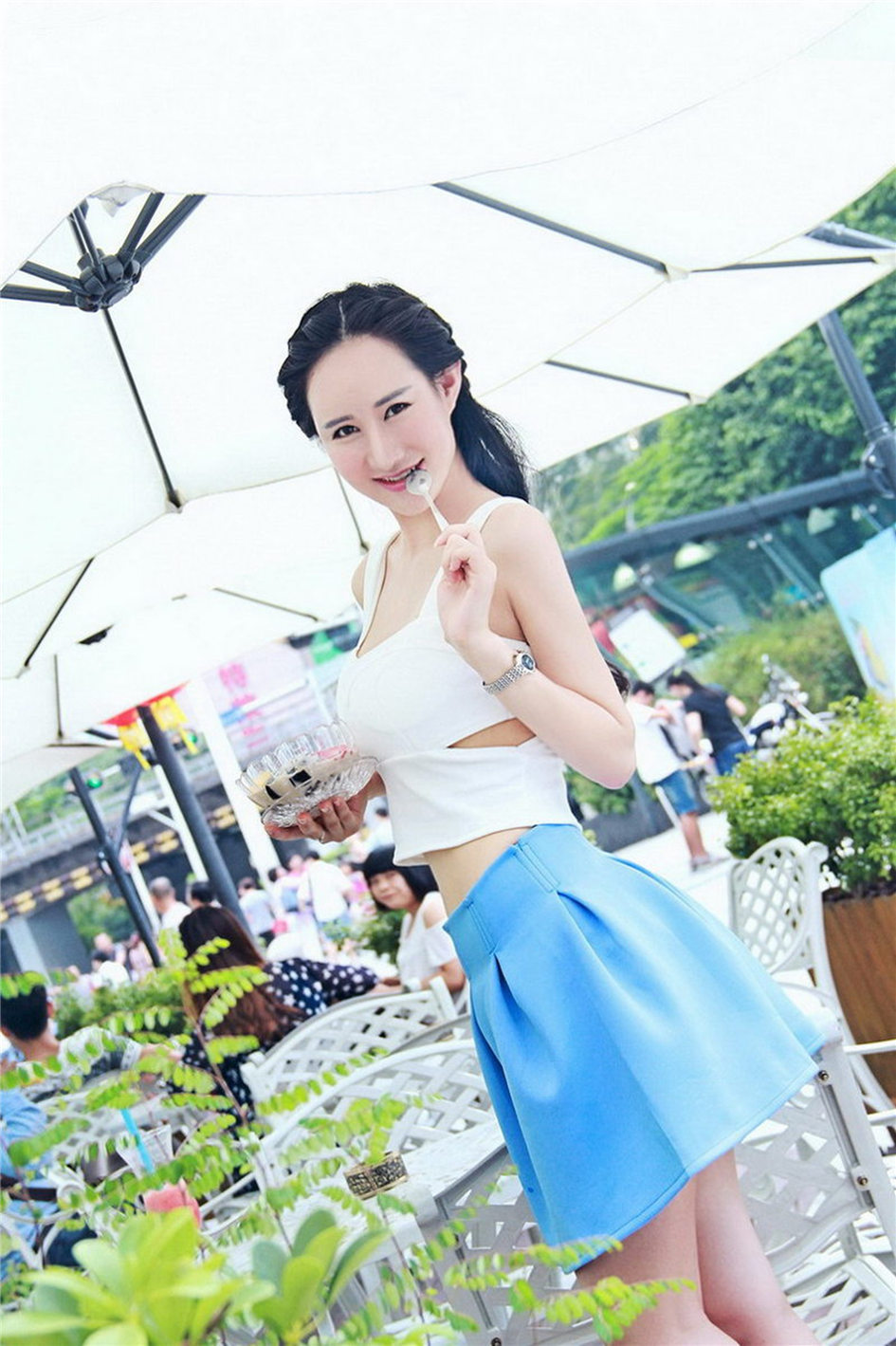 孔含冰 气质非凡车模诱人性感写真图
