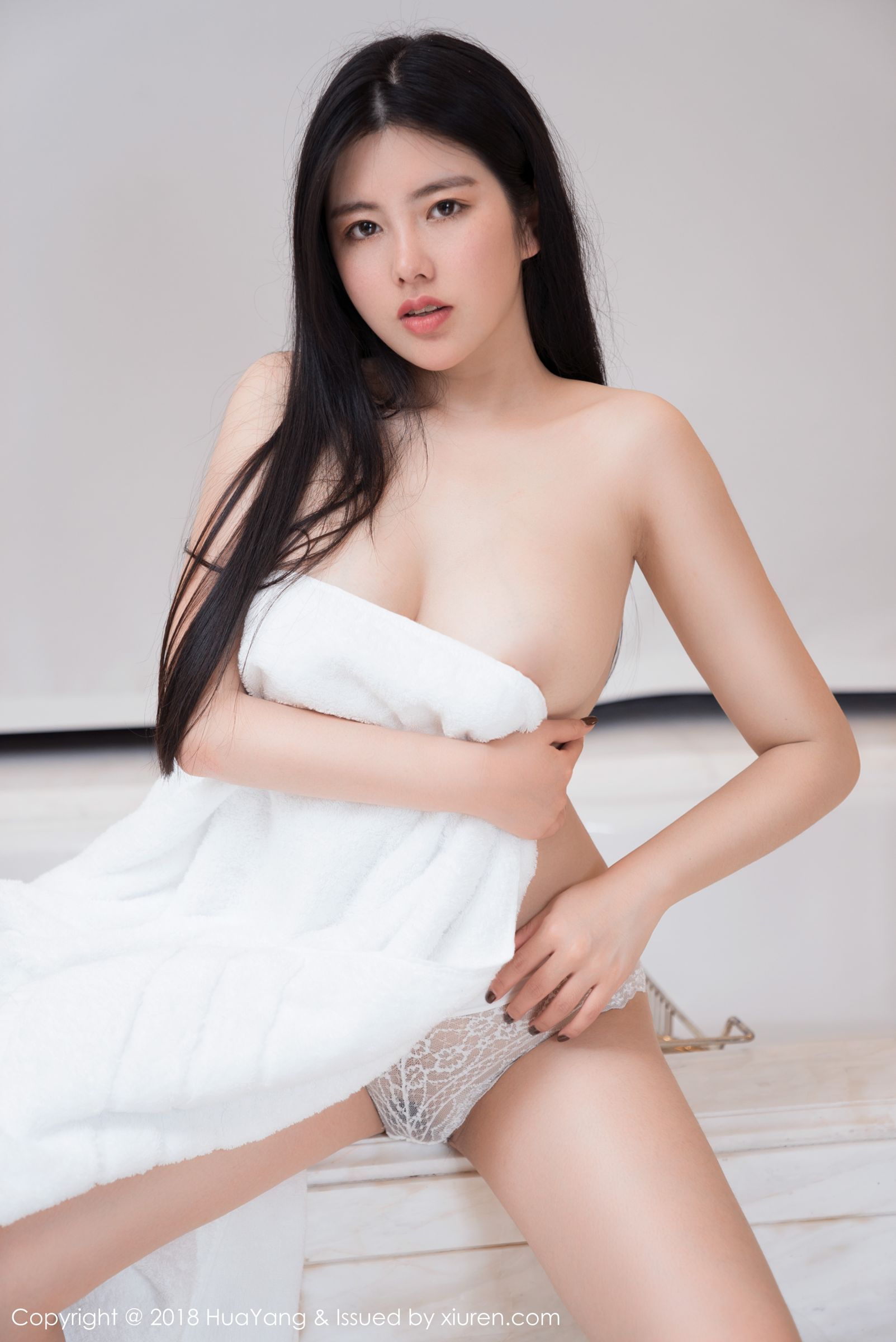 娜露Selena浴袍诱惑 令人喷血的绝妙身材