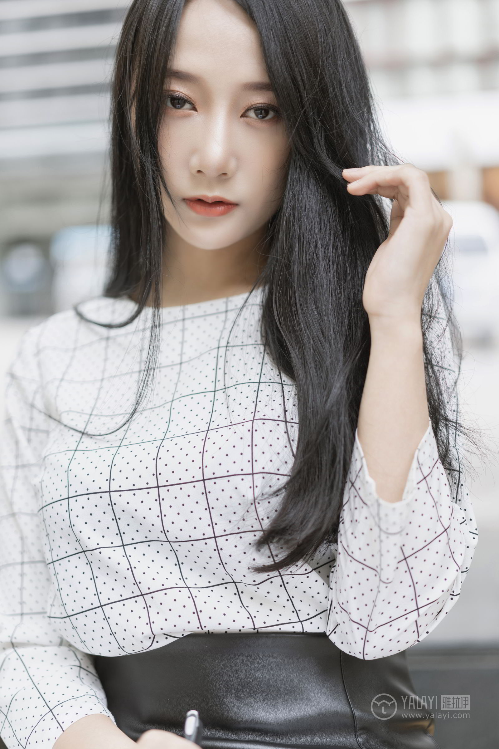 [YALAYI雅拉伊]高清写真图 2019.06.28 Vol.322 女白领的私生活1 何嘉颖