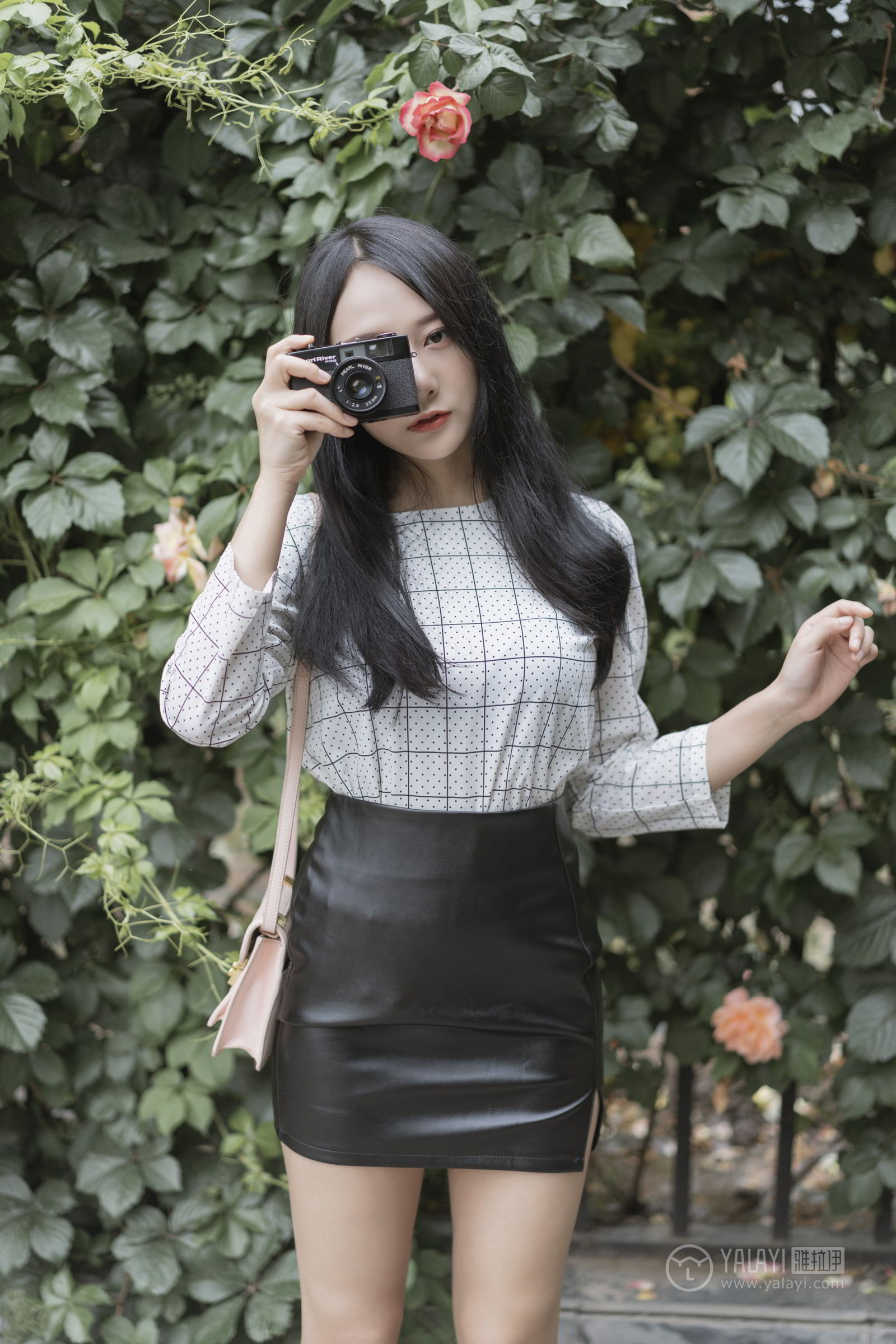 [YALAYI雅拉伊]高清写真图 2019.06.28 Vol.322 女白领的私生活1 何嘉颖