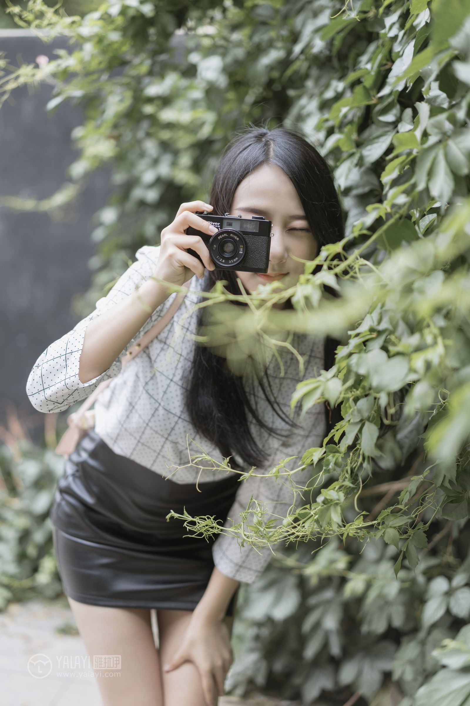 [YALAYI雅拉伊]高清写真图 2019.06.28 Vol.322 女白领的私生活1 何嘉颖