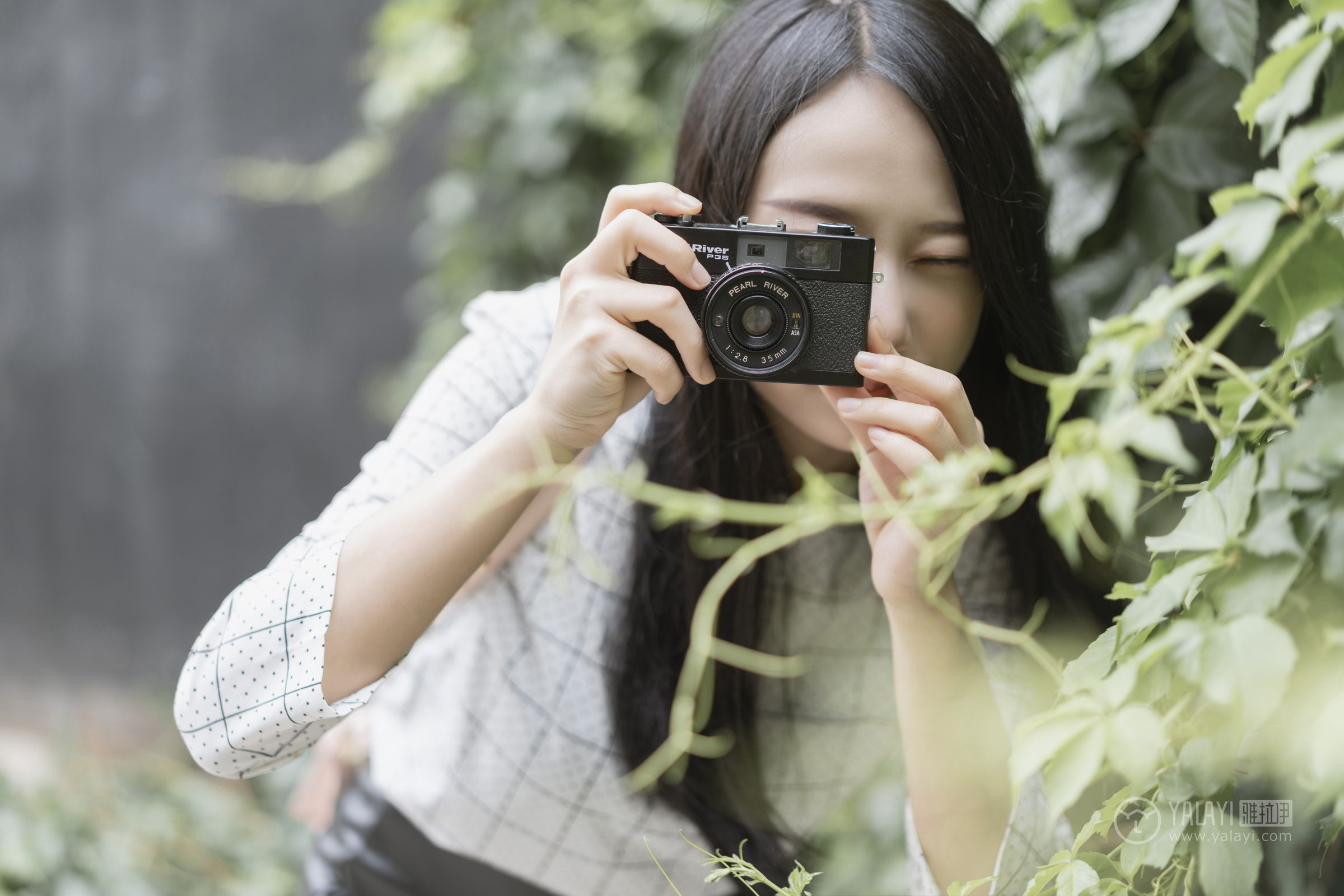 [YALAYI雅拉伊]高清写真图 2019.06.28 Vol.322 女白领的私生活1 何嘉颖